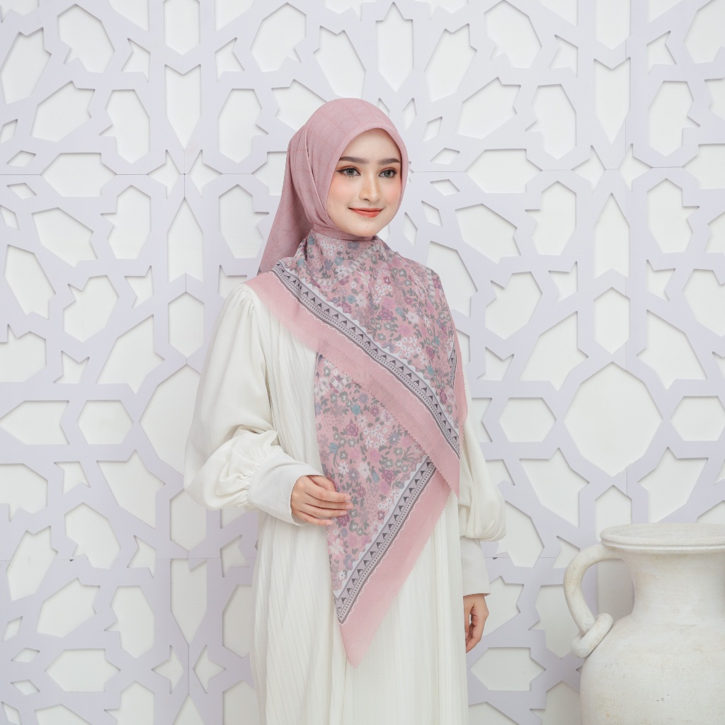 Hijabwanitacantik Segiempat Syar'I (130X130 ) Voal Premium Digital Printing Motif Cantik Elegan