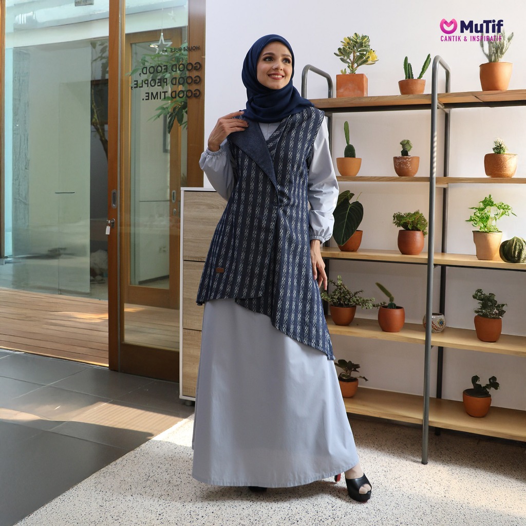 Jual MUTIF Outer Wanita Dewasa Jeans Denim Saleen Dark Blue Asimetris ...