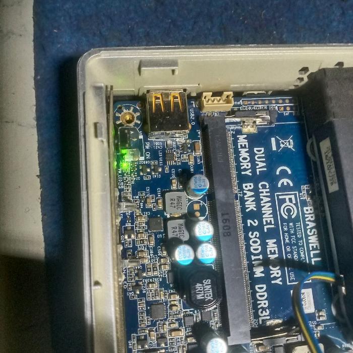 Jual pc mini ZOTAC ZBOX-B1322 kondisi rusak di on indikator nyala gk ...