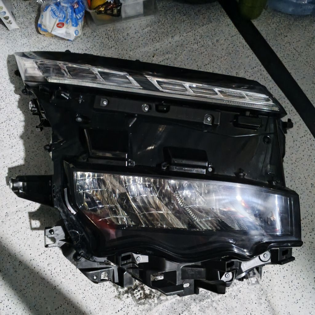 Jual Headlamp Toyota voxy 2022 2023 2024 2025 HEADLIGHTS sparepart ...