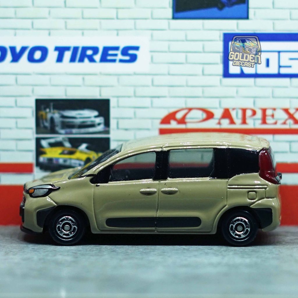 Tomica No. 99 Sienta Box (1 piece
