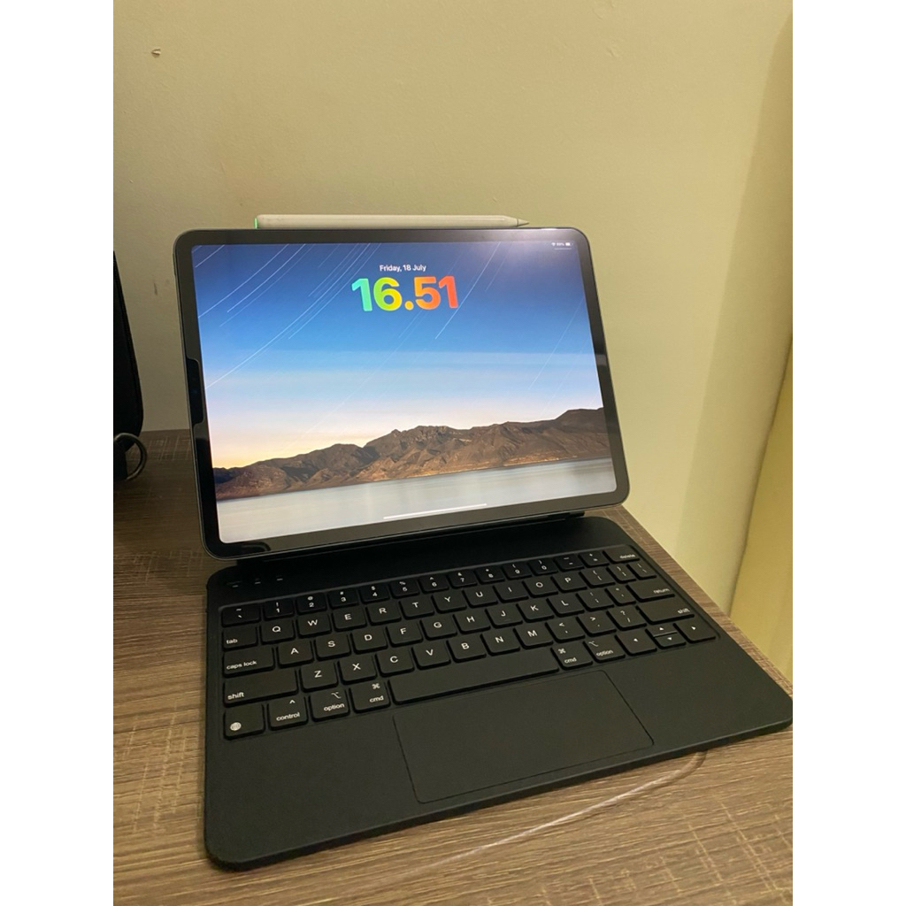 Jual Ipad Pro M1 256GB + Floating Keyboard Goojodoq | Shopee Indonesia