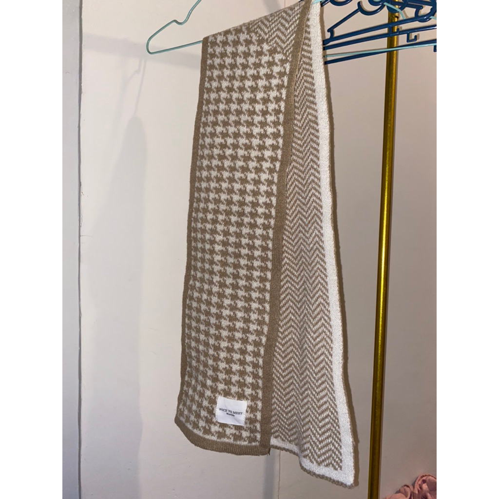 Jual preloved - scarf rajut knit winter tebal bagus model tribal ...