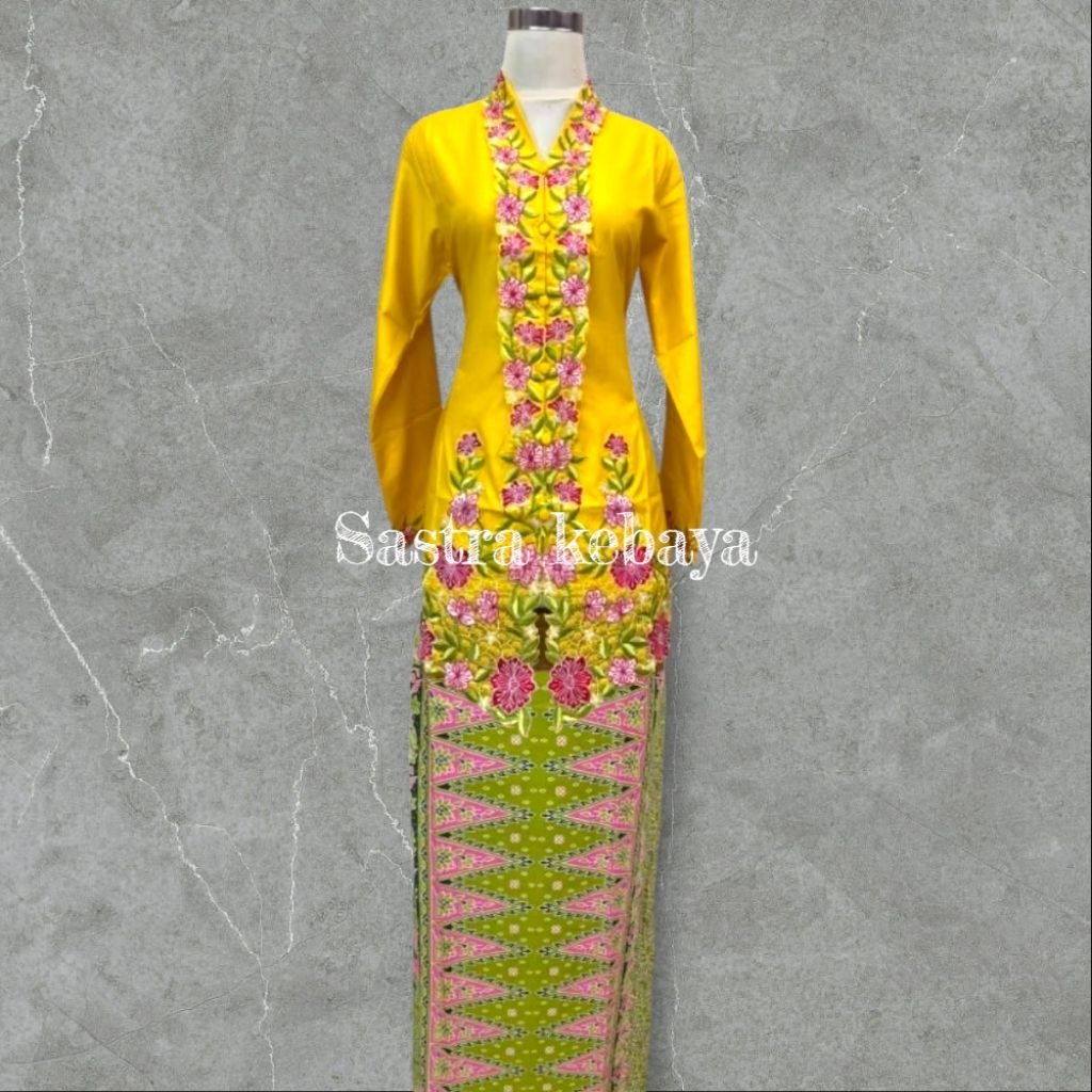 Jual Setelan Kebaya Encim Rok Tumpal Betawi // Kebaya Encim Bahan ...