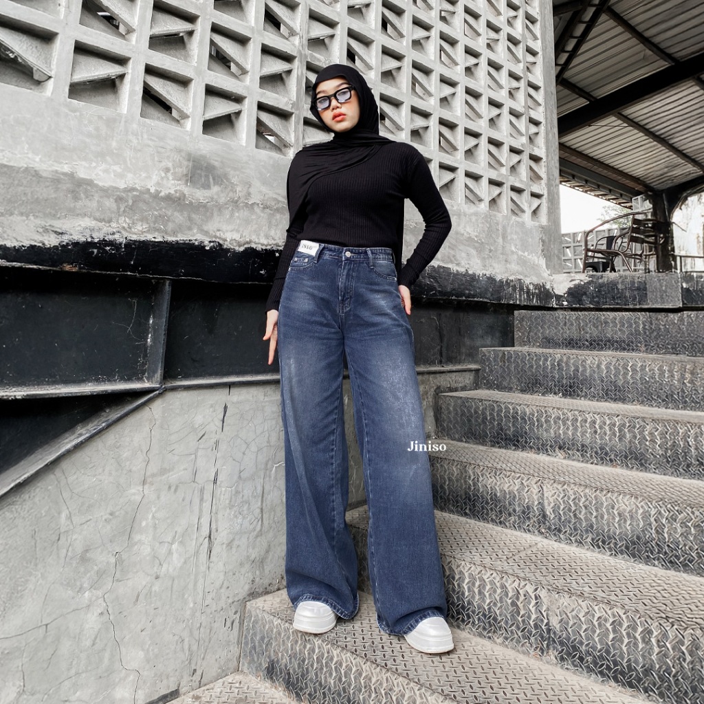 2 olchamli kokrakli yalangoch qizlar