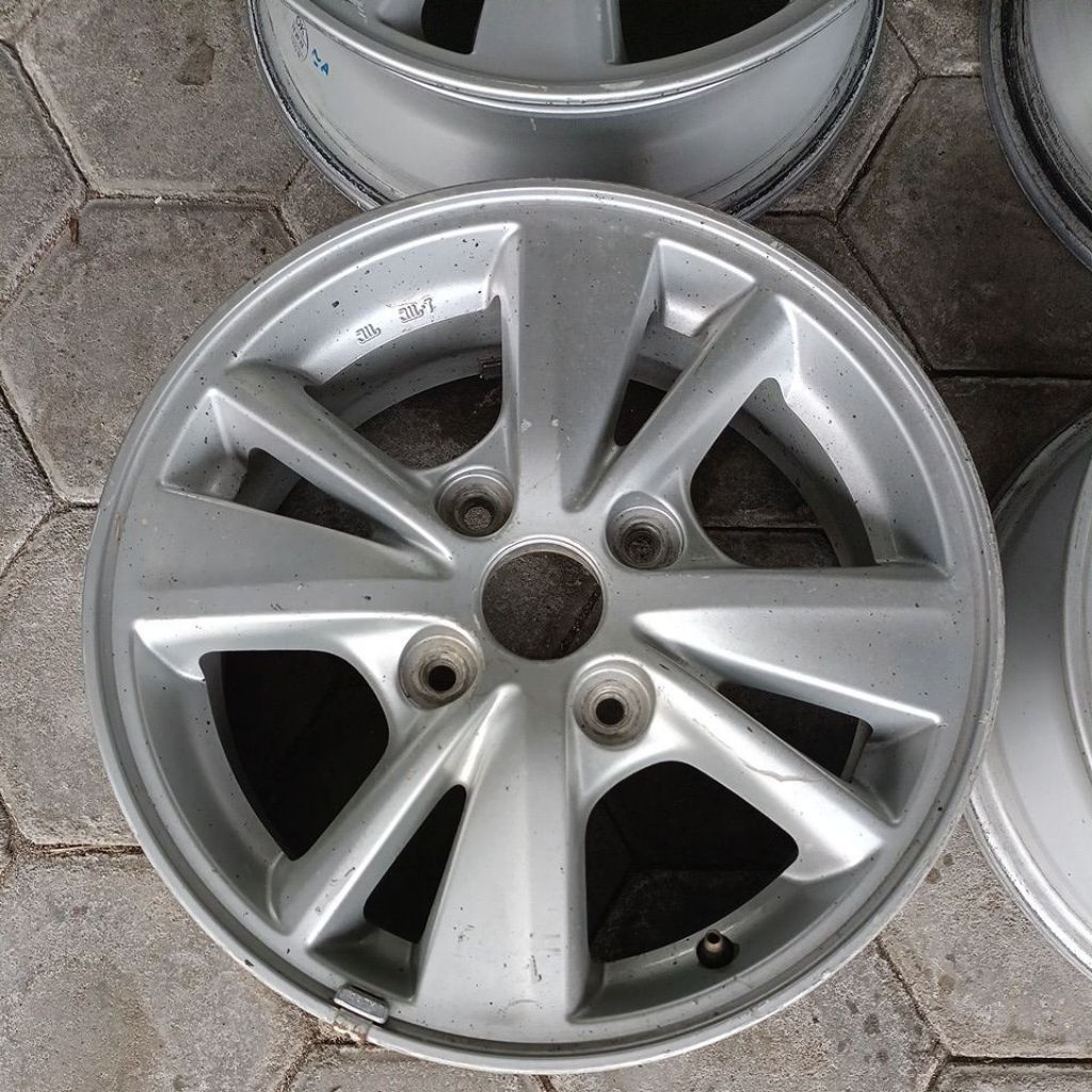 Jual velg pelek oem original oem Toyota Avanza Veloz r15 2013-2015 ...