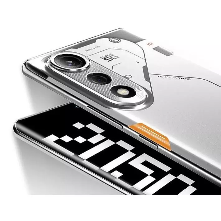 Desain belakang Tecno Pova 7 Curved 5G dengan motif Interstellar Spaceship dan kamera 64MP