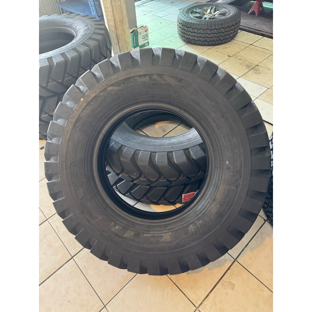 Jual Ban truk 900 r20 kembang kasar Bridgestone VLug VLGN 900-20 Ban ...
