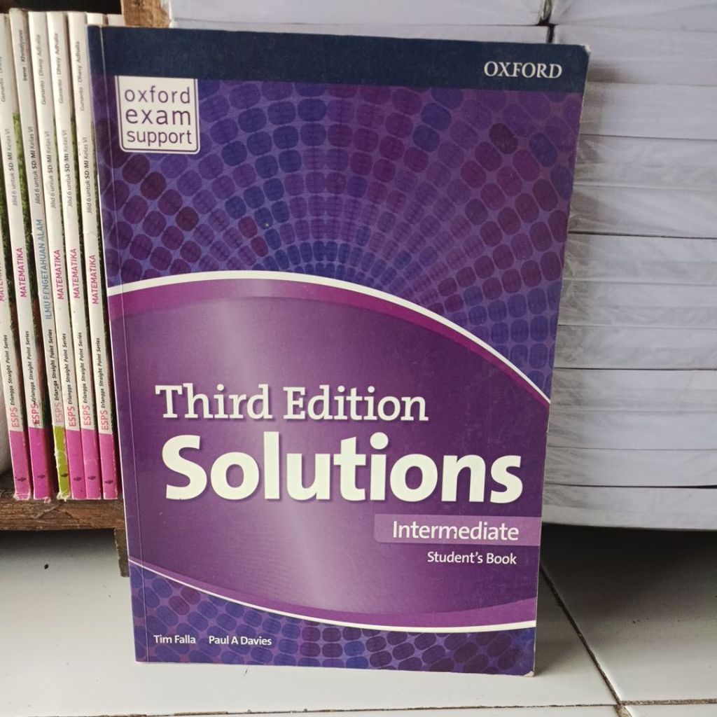 Jual BUKU SOLUTIONS INTERMEDIATE STUDENTS BOOK THIRD EDITION COVER UNGU ...