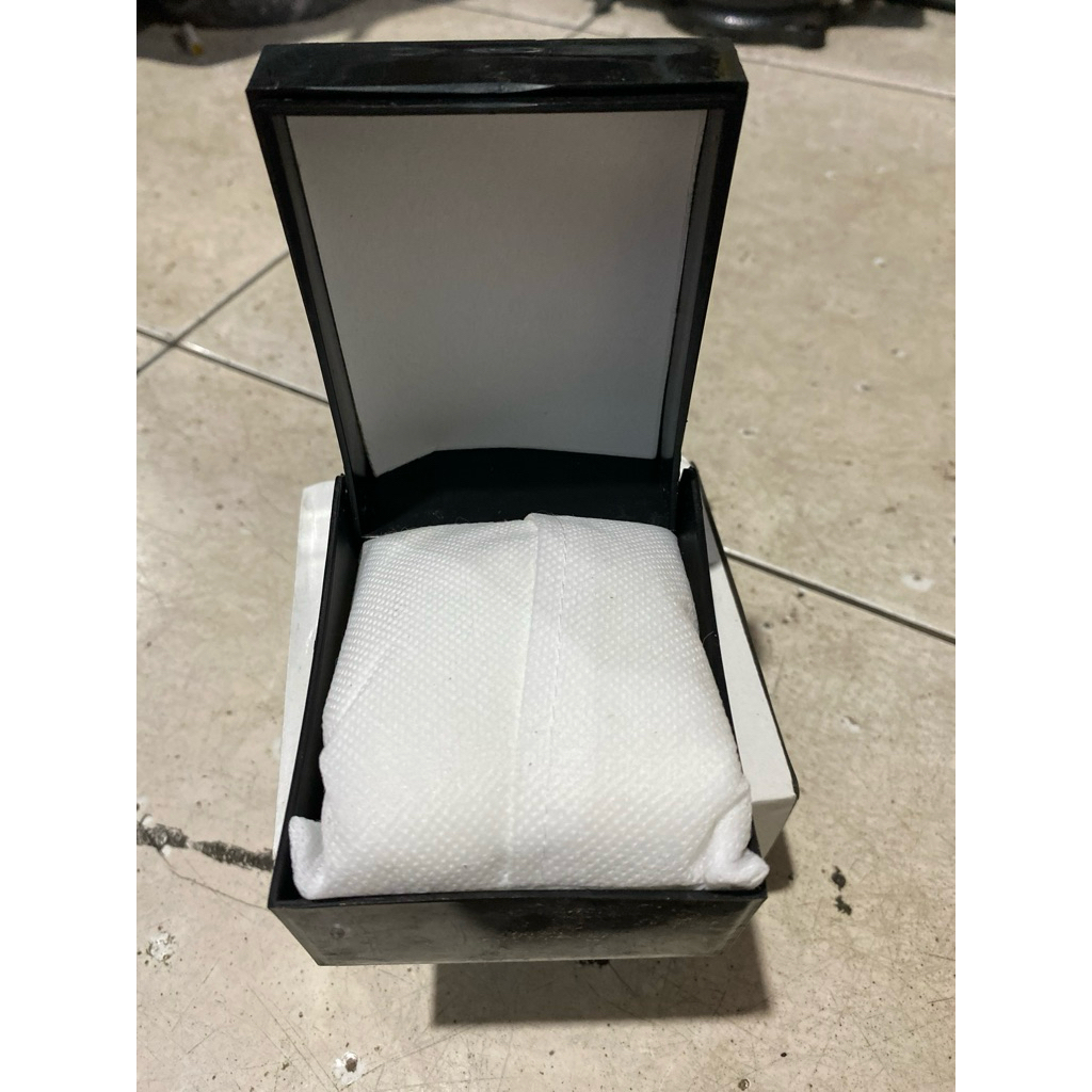 Jual Kotak / Box Jam Tangan / Tempat Jam Single Hitam | Shopee Indonesia