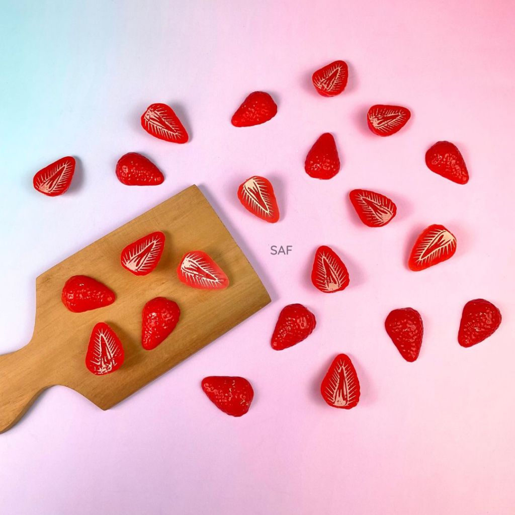 Jual SAF Strawberry Merah Slice Artificial Palsu - Fake Strawberry ...