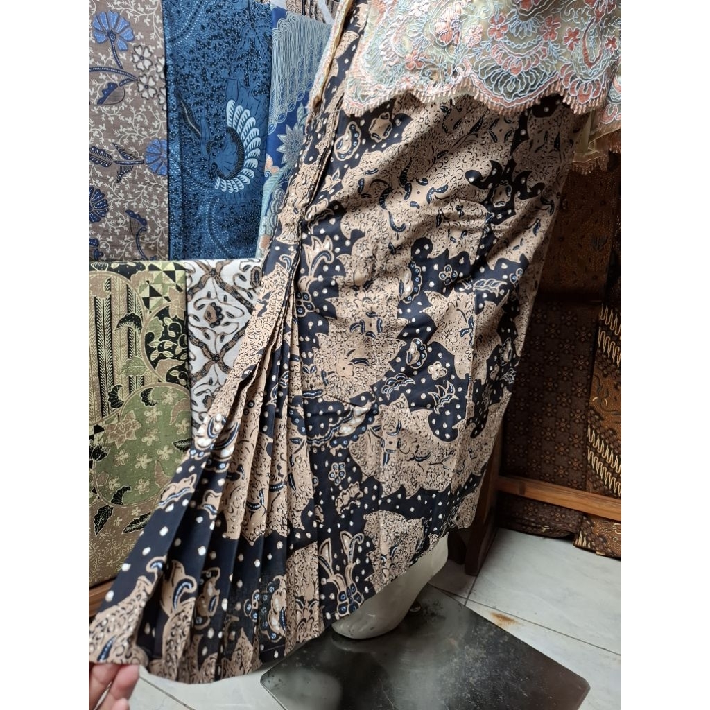 Jual Kain Jarik Rok Wiru Batik Solo Lawasan Buntal Godong Bawahan ...