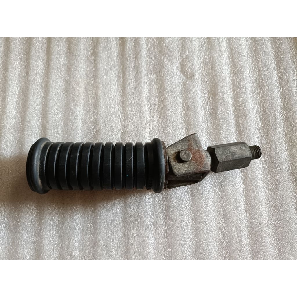 Pair Of Rear Foot Pegs For Suzuki A100, K10, K11, GT100, TS100, TS125