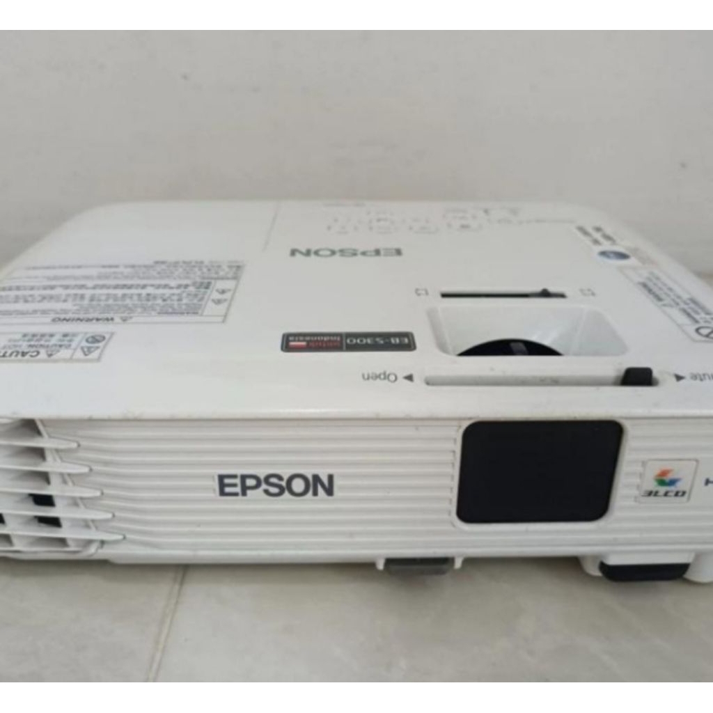 Jual projector Epson s300 3000 lumens promo untuk persentasi dan ...