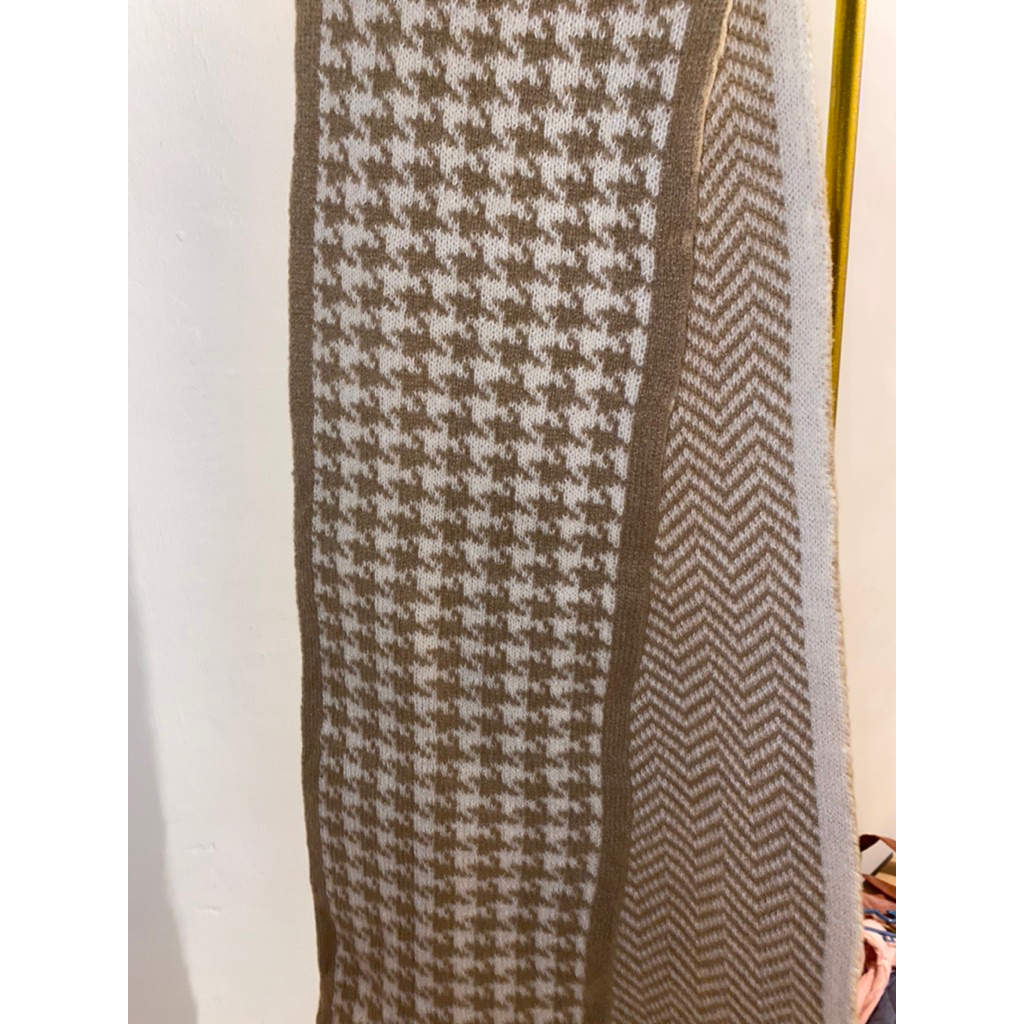 Jual preloved - scarf rajut knit winter tebal bagus model tribal ...