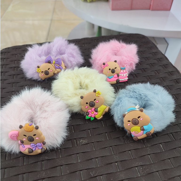 Jual Ikat Rambut Bulu Karakter Capybara Lucu | Aksesoris Rambut Anak ...