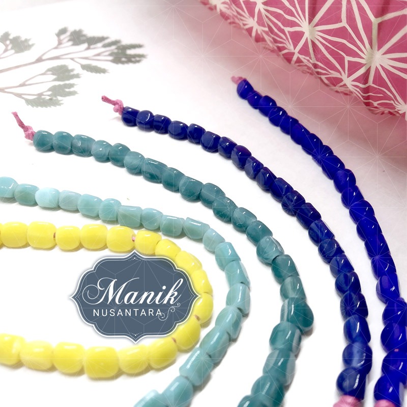 Jual Manik Nusantara Kaca Kecil Tiga Sisi Biru / Kuning / Toska 4mm ...