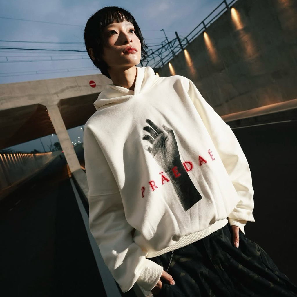 Jual [ORIGINAL] HOODIE PRAEDAE HOPELESS ROMANTIC BLACK / WHITE | Shopee ...