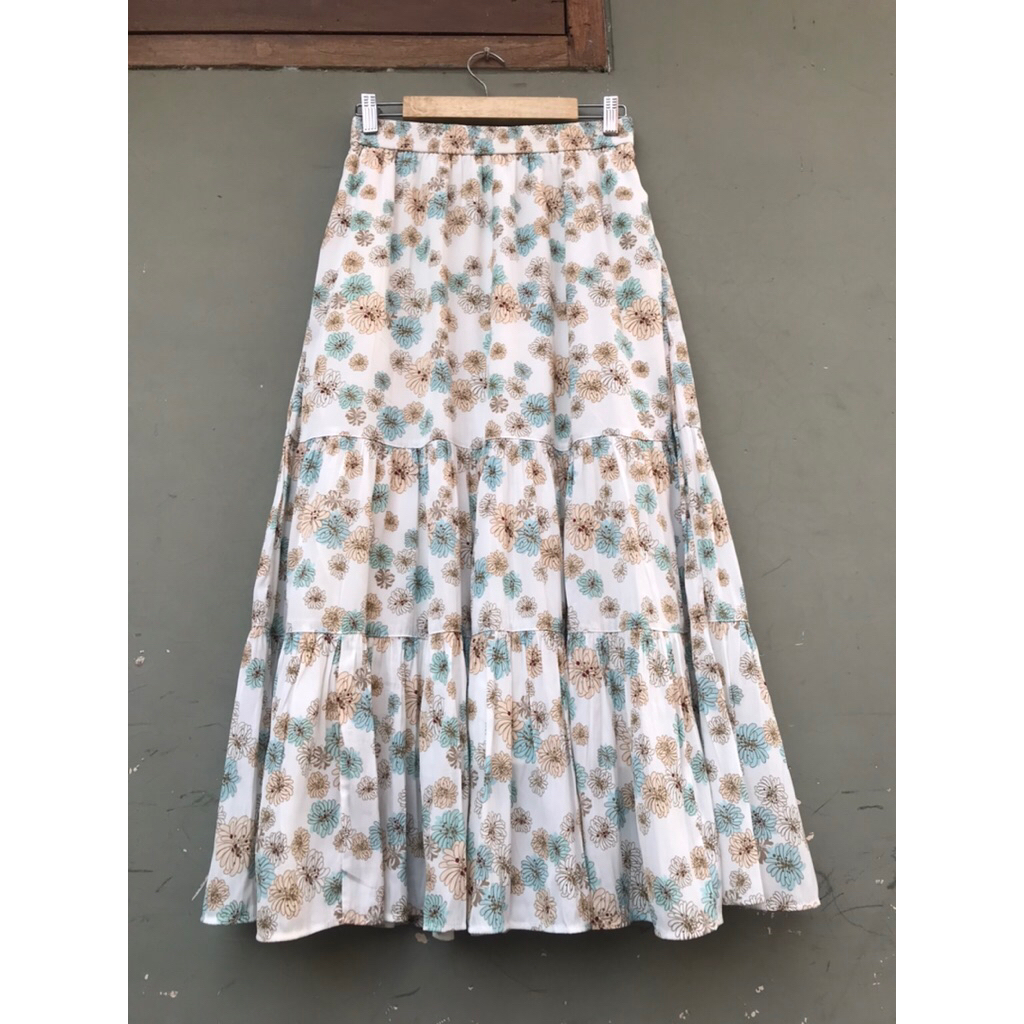 Jual preloved rok uniqlo paul & joe original-preloved rok uniqlo colab ...