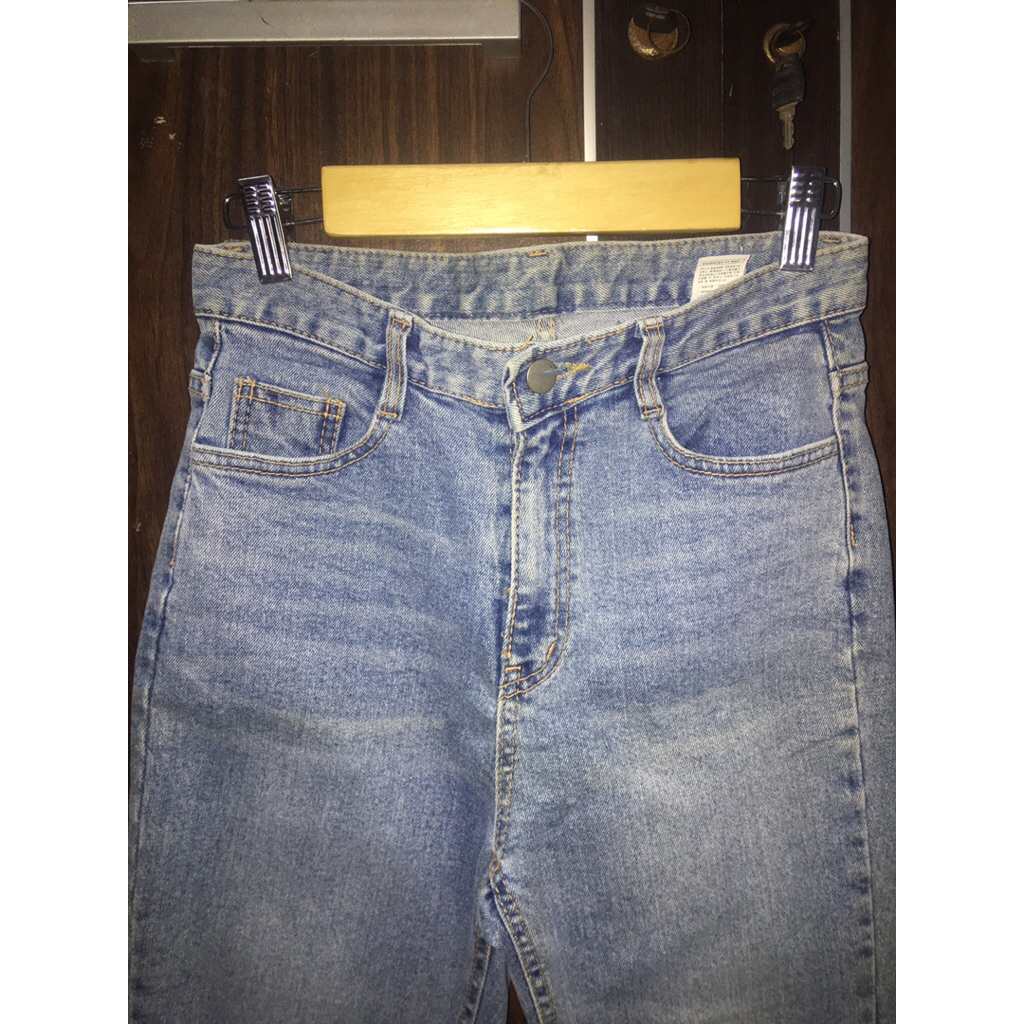 Jual THRIFT/PRELOVED CELANA JEANS PREMIUM LIGHT BLUE 27-28 | Shopee ...