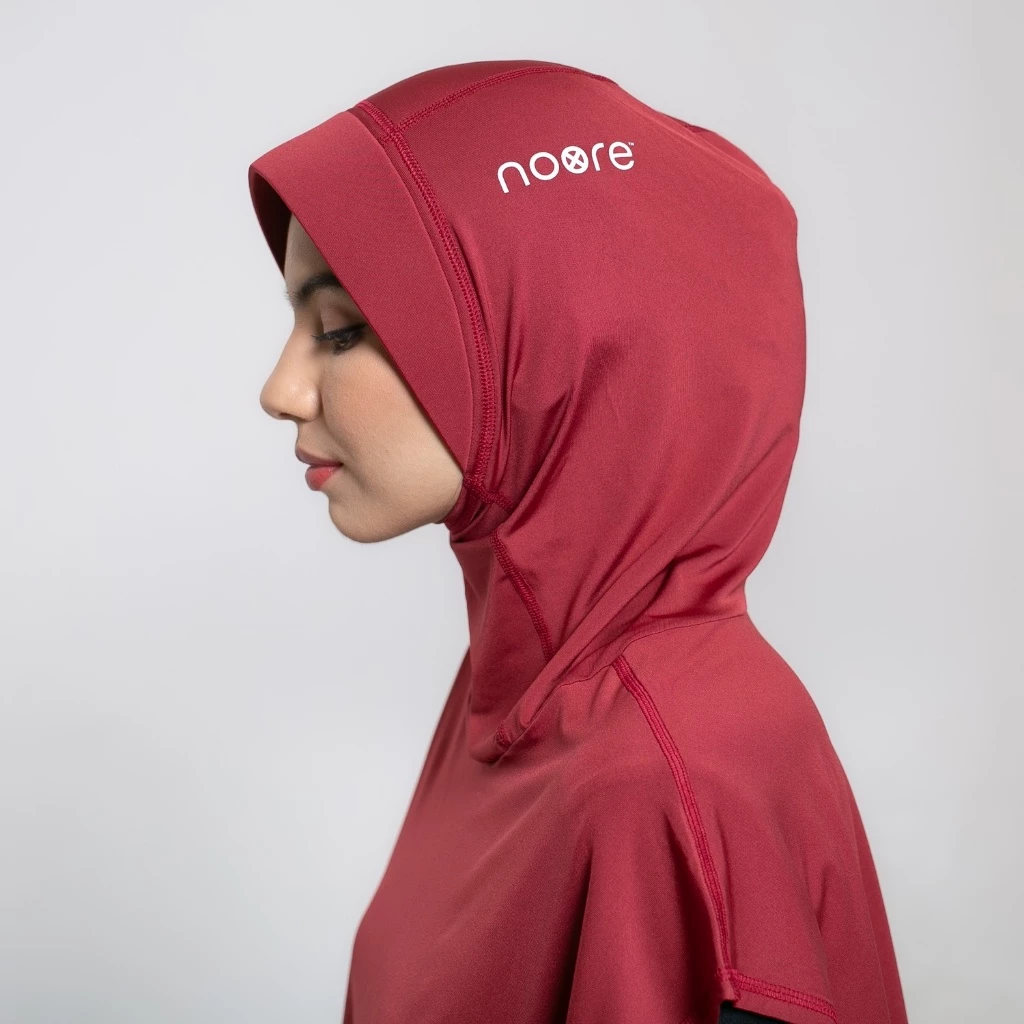 Hijab Sport Maroon Nadeen Pro untuk Wanita Aktif