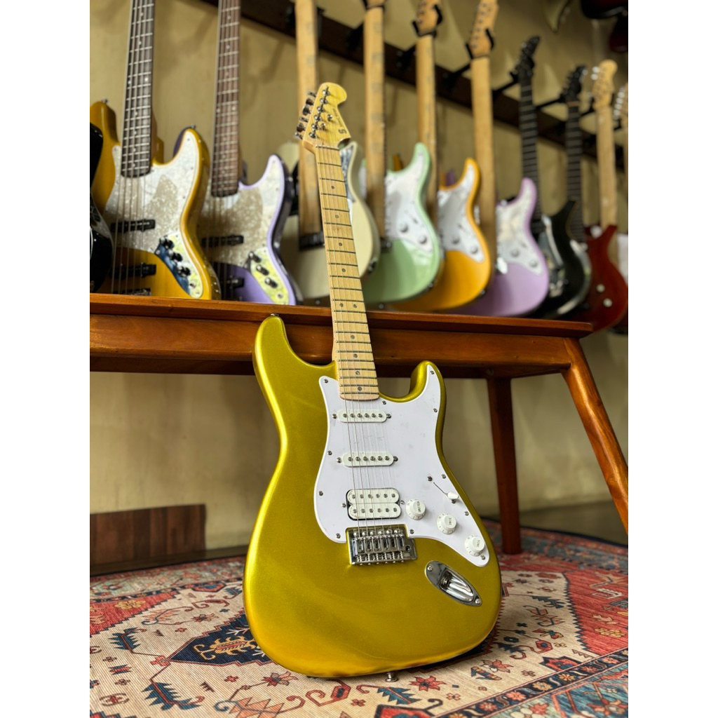 Jual Gitar Listrik/Elektrik SonicEdge model Strato Gold | Shopee Indonesia