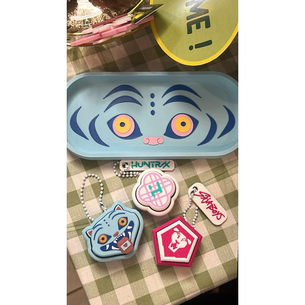 Jual Kpop Demon Hunters Merch Saja Boys Huntrix | Glasses Tray, Fidget ...