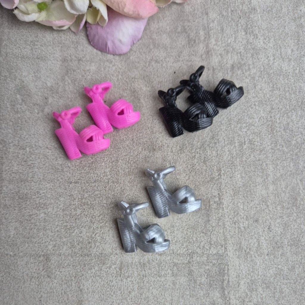 Jual Sepatu boneka Barbie Mattel wide heels all colours | Shopee Indonesia