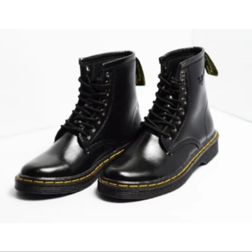 Jual Sepatu Dm Marteen Sepatu Boots Fashion Pria Docmart 8 Hole Hitam ...
