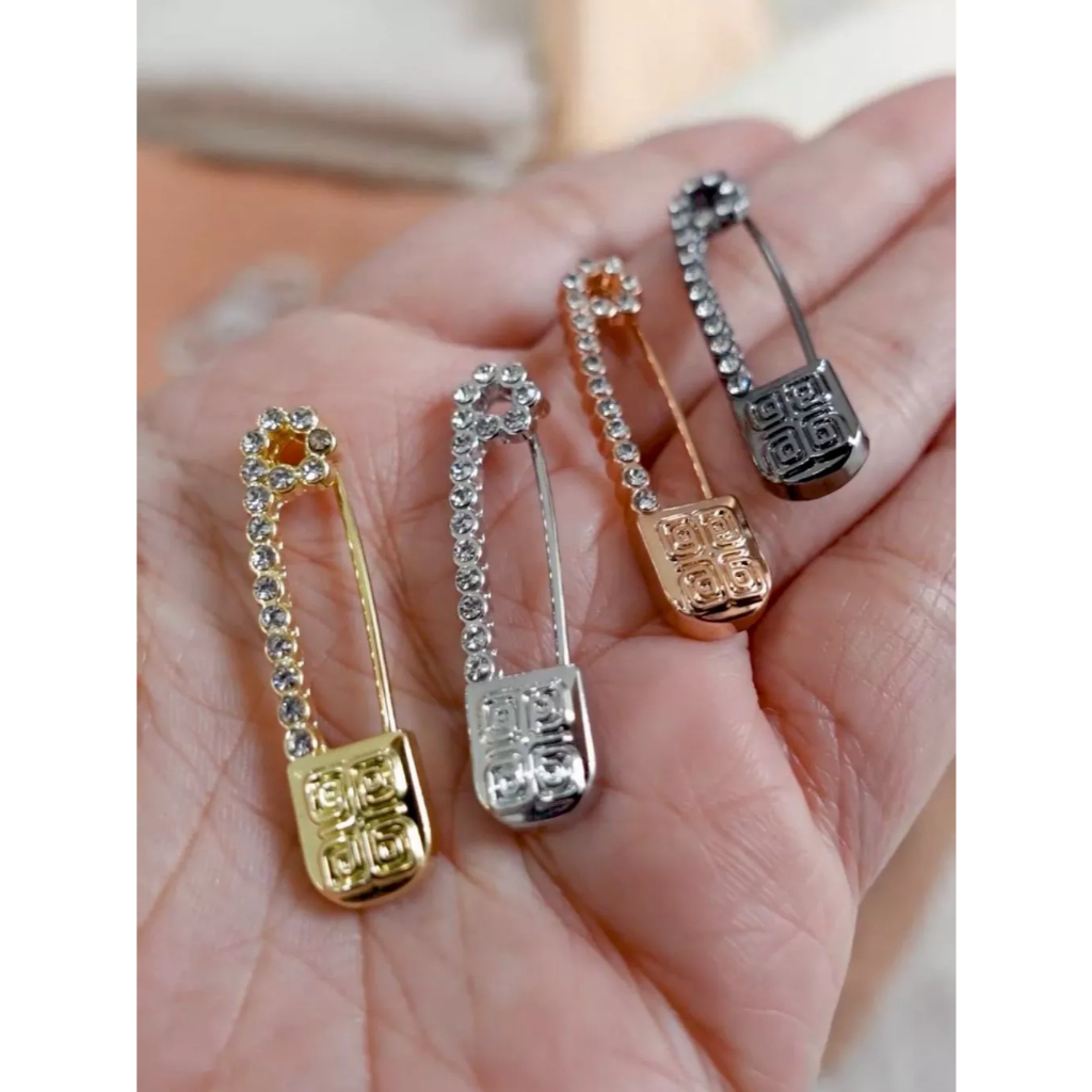 Jual Tiny Safety Pin DEFECT By Restu Anggraini (Peniti Dagu) | Shopee ...
