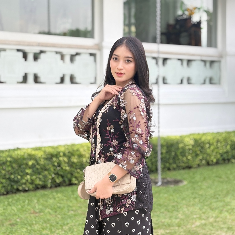 Jual Delova Wardrobe - NAYARA KEBAYA Kutu Baru Premium Modern Brukat ...