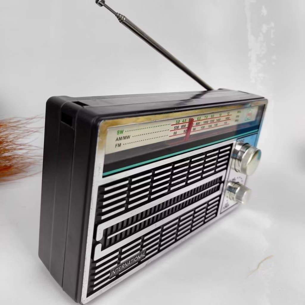Jual Radio AC / DC 2 Band FM AM International 4250 Antik Klasik Jadul ...