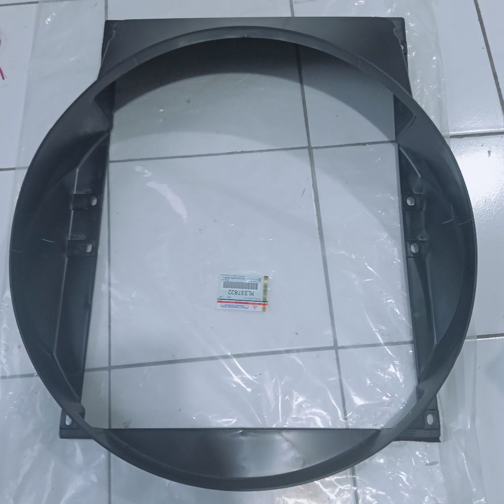 Jual SEBENG RADIATOR ML 337822 CANTER EURO 4 | Shopee Indonesia