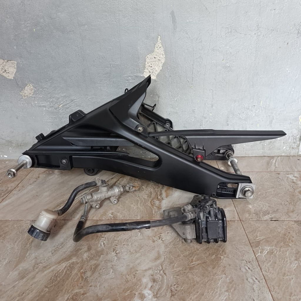 Jual Swing Arm R15V3 / R15V4 / MT15 / XSR Original | Shopee Indonesia