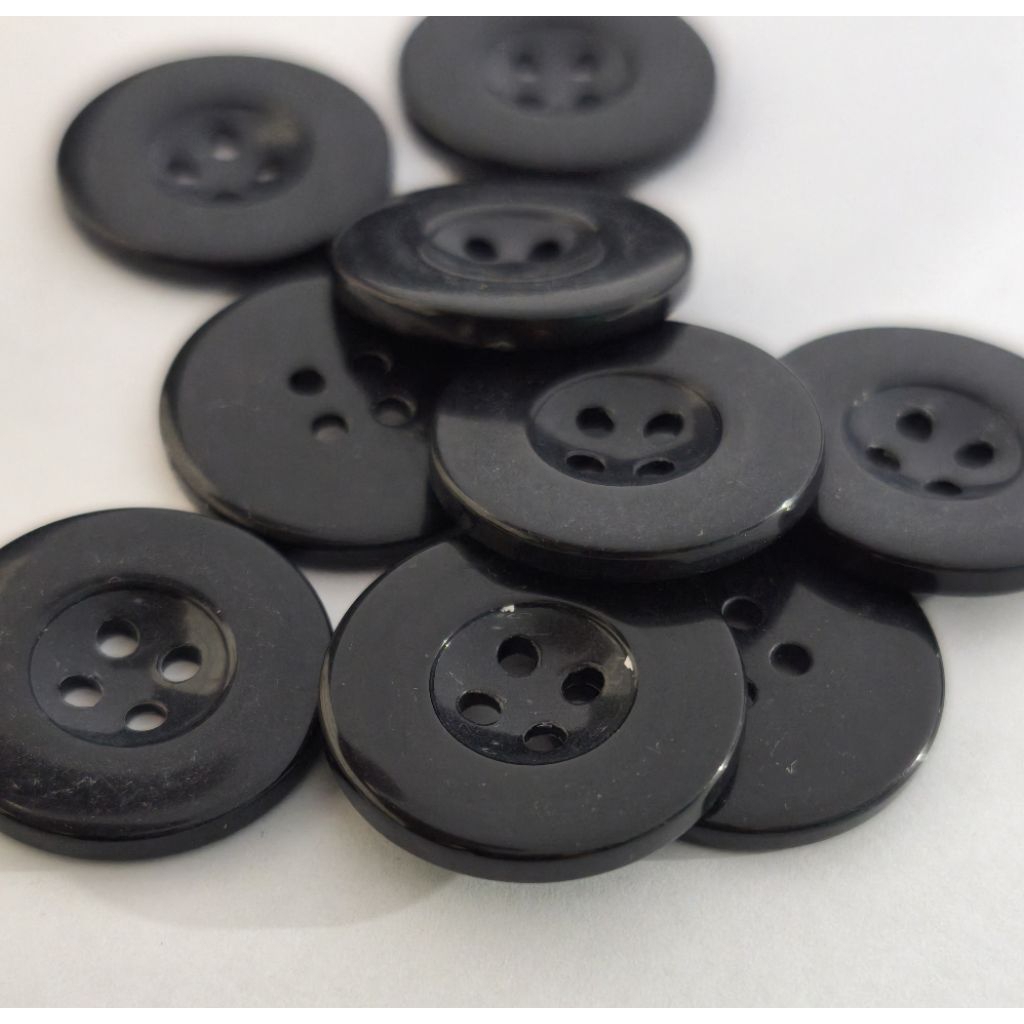 Jual 12 Pcs Kancing Jas Besar Jumbo polos 40L 2,5 cm Putih susu/Hitam ...