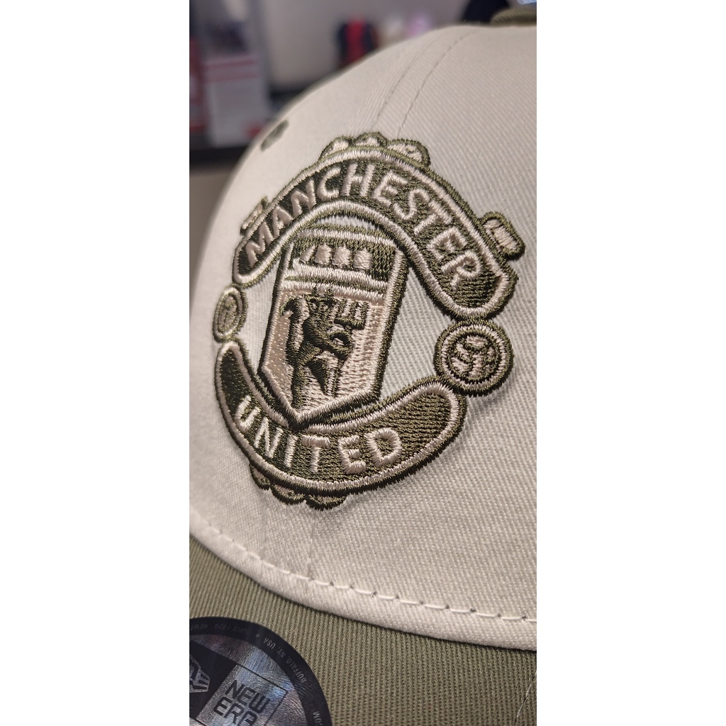 Jual Topi New Era 9Forty x Manchester United FC Contrast Visor Visor ...