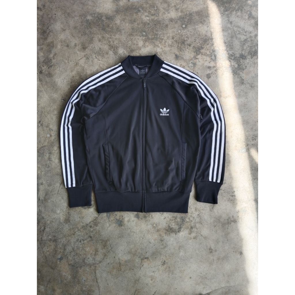 Jual trektop Adidas sst | Shopee Indonesia