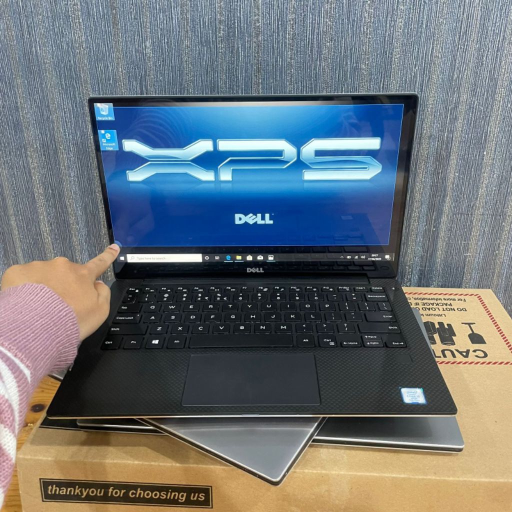 Windowsノート本体 DELL XPS 13 9360 FHD i5-8250U 8GB 256GB デル XPS