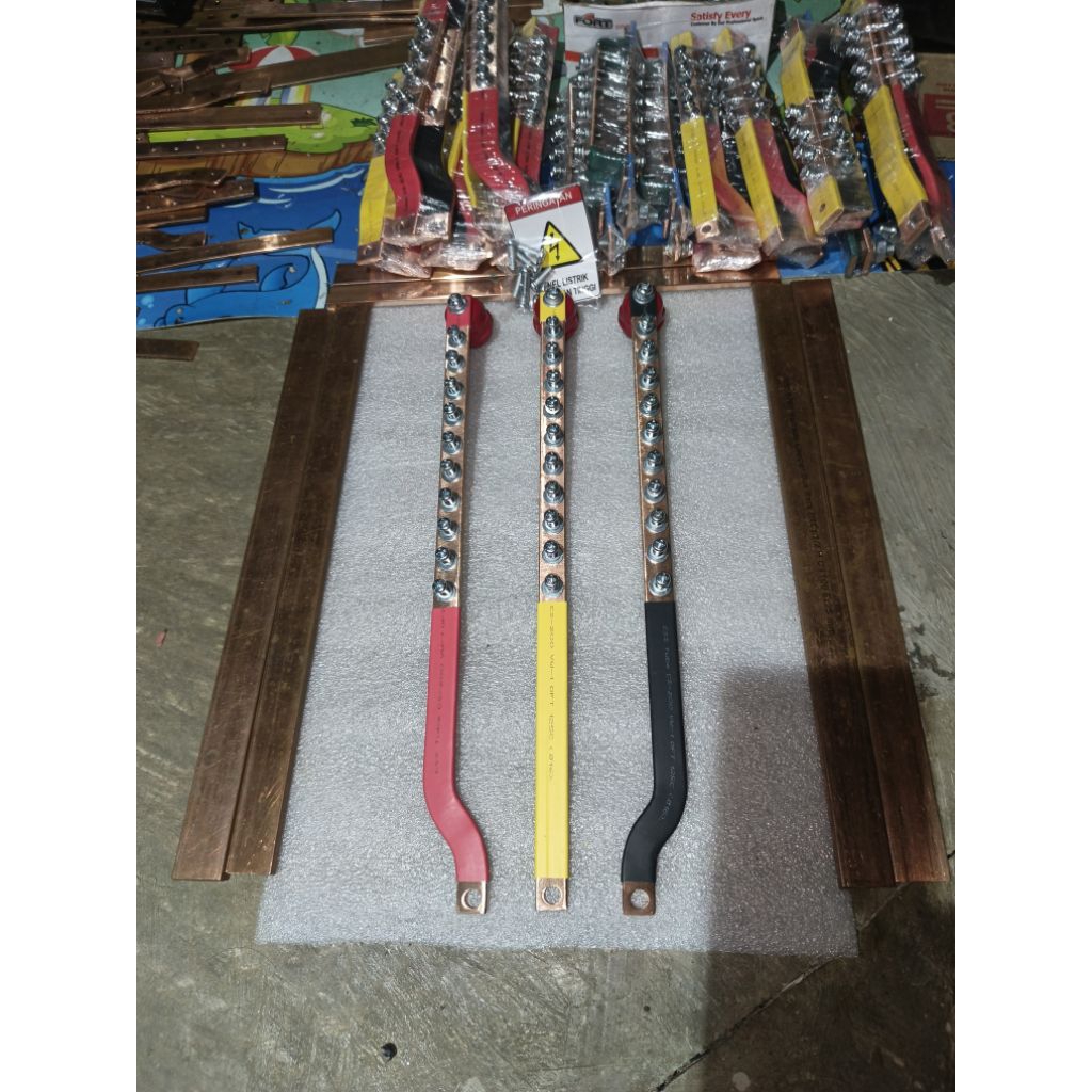 Jual BUSBAR 3×15 RST PANJANG 35 CM UNTUK MCCB 30A/100A | Shopee Indonesia