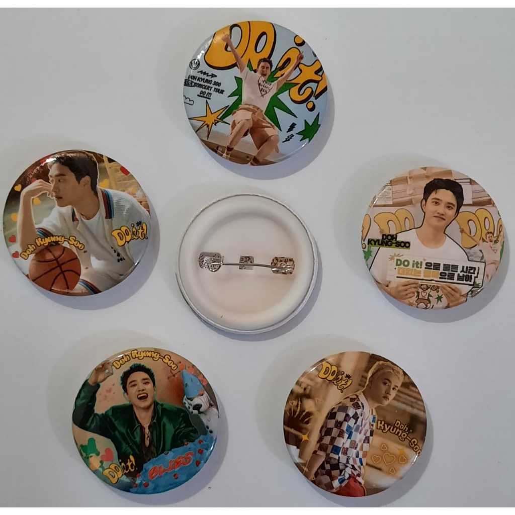 Jual Freebies Pin Bros Konser D.O KyungSoo 