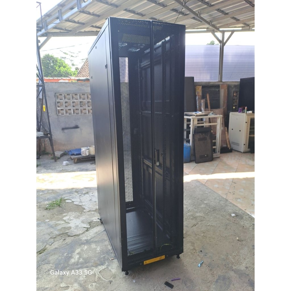 Jual Rak Server second 42u APC | Shopee Indonesia