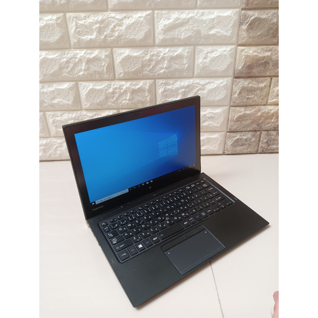 Jual Toshiba Dynabook R82 Tablet 2 in 1 Core M5-6Y57 Ram 8GB SSD