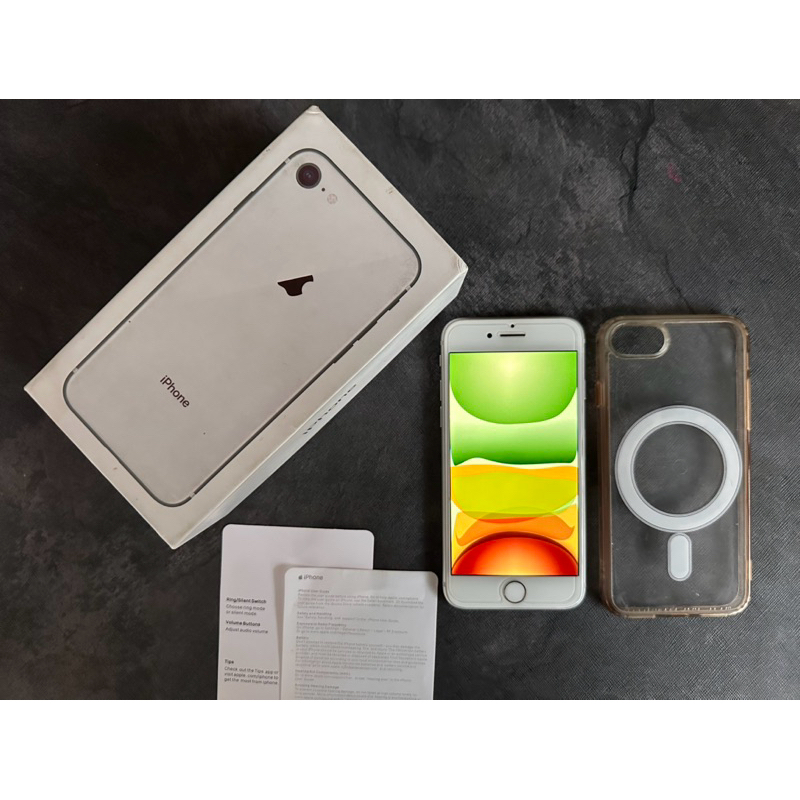 iPhone 8 Silver 64 GB au