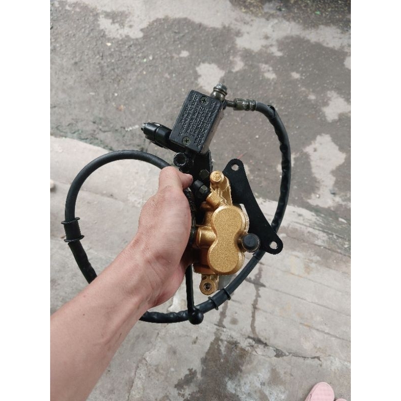 Jual MASTER REM + KALIPER DEPAN PALA BABI DEPAN CB150R VERZA TIGER ...