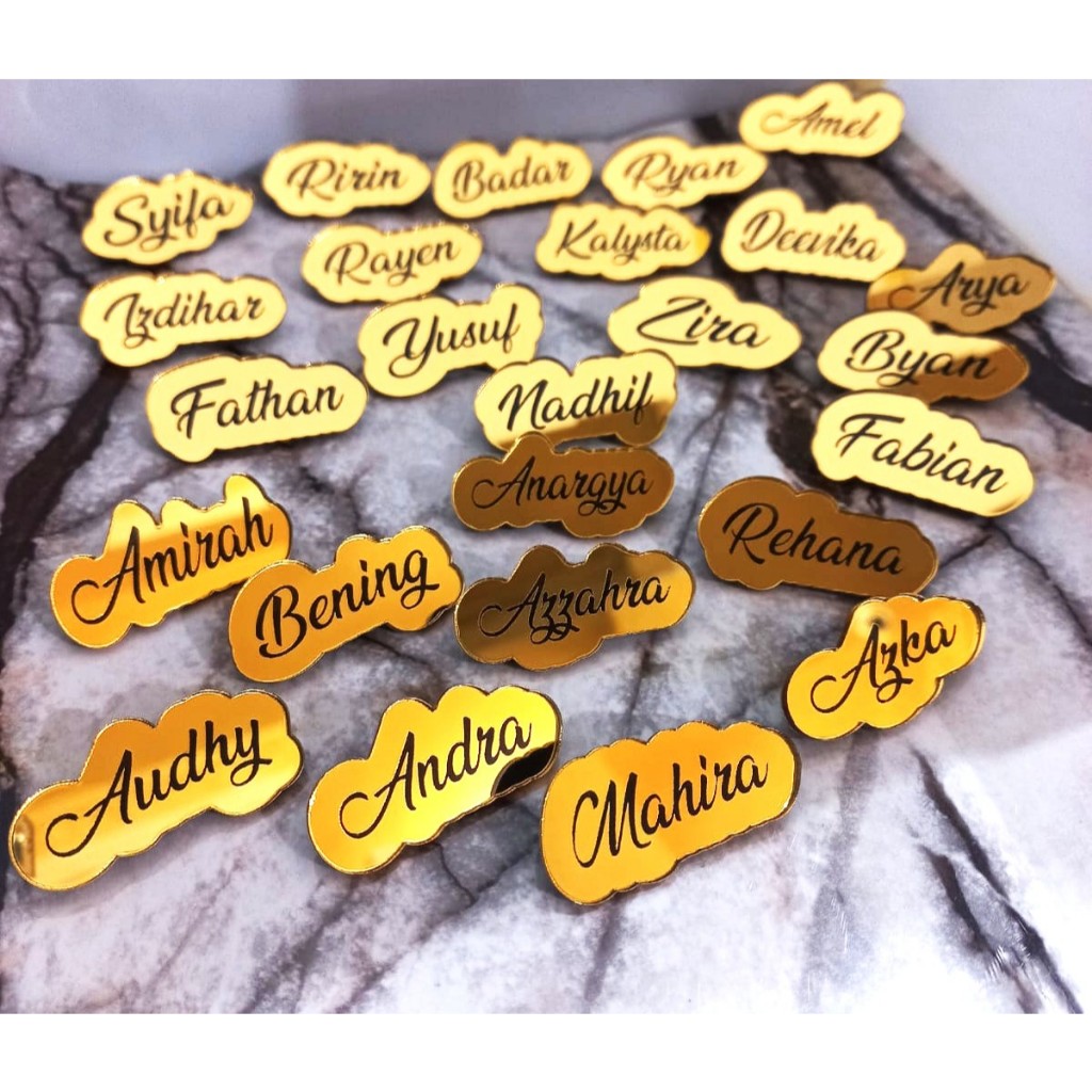 Jual Bros Pin Akrilik nama custom 2 x 4 cm sekolah | Shopee Indonesia