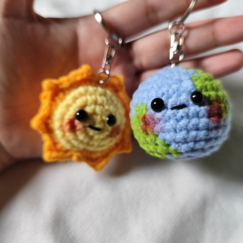 Jual SUN EARTH KEYCHAIN CROCHET/GANTUNGAN KUNCI RAJUT BUMI DAN MATAHARI ...