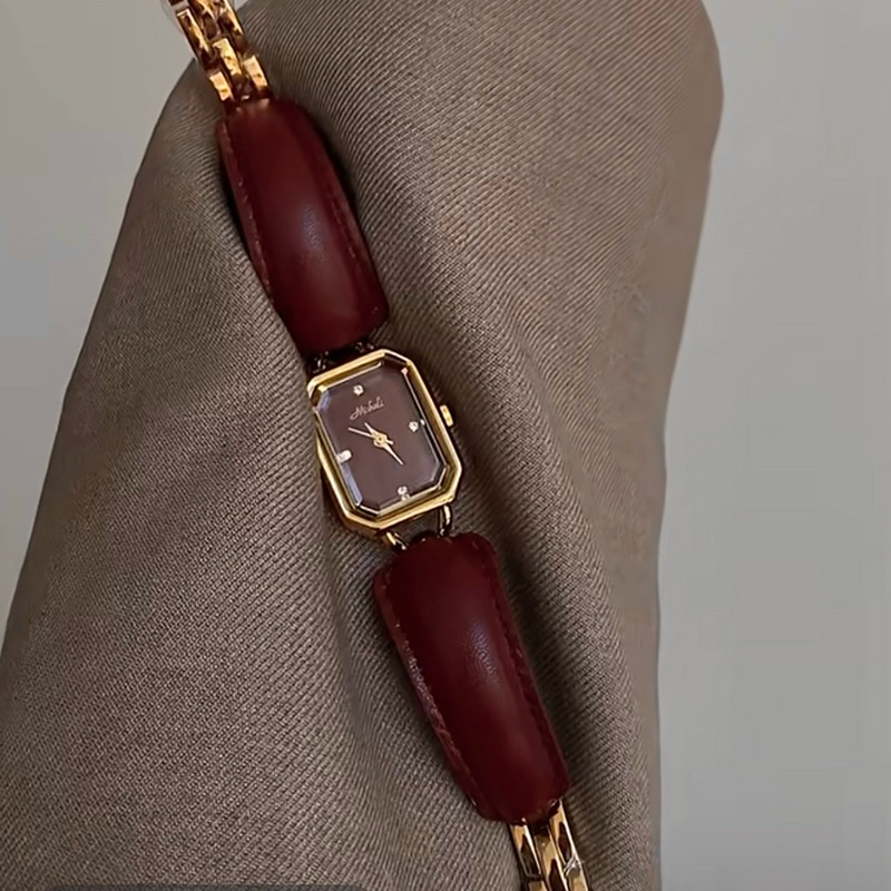 Jual Vintage Watch in Maroon Edition | Shopee Indonesia