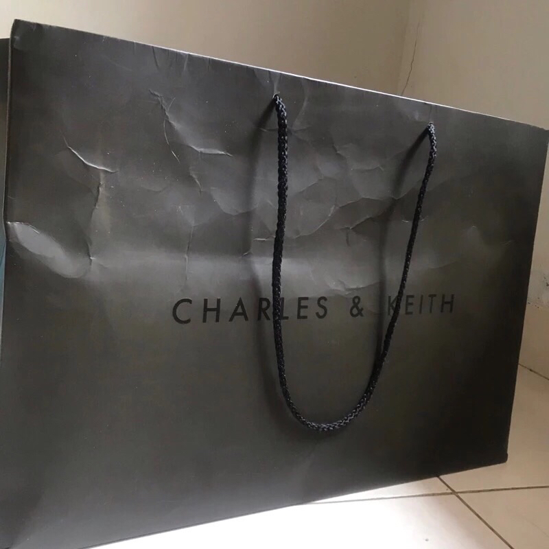 HM SKII C&K NEW PAPER BAG SOCIOLLA PEDRO NIKE ADIDAS UNIQLO PLASTIK THE  BODY SHOP PLASTIC TOTE BAG KARDUS DUST BAG KARTON PUTIH TAS PAPERBAG