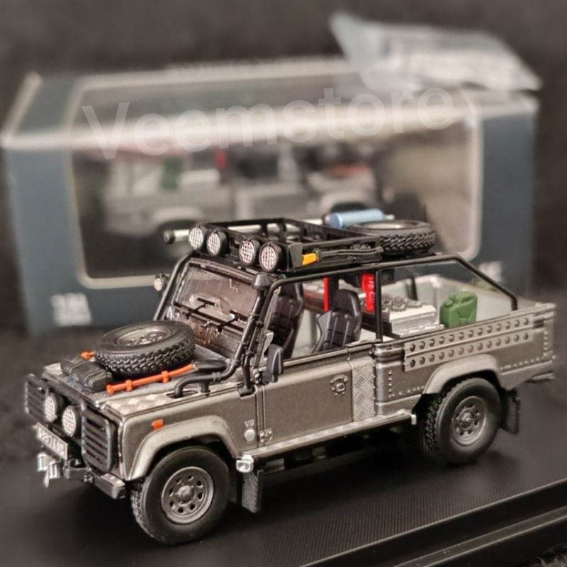 Modellino Land Rover Defender 1:64 - Street Warrior X Tomb Raider - Limited Edition
