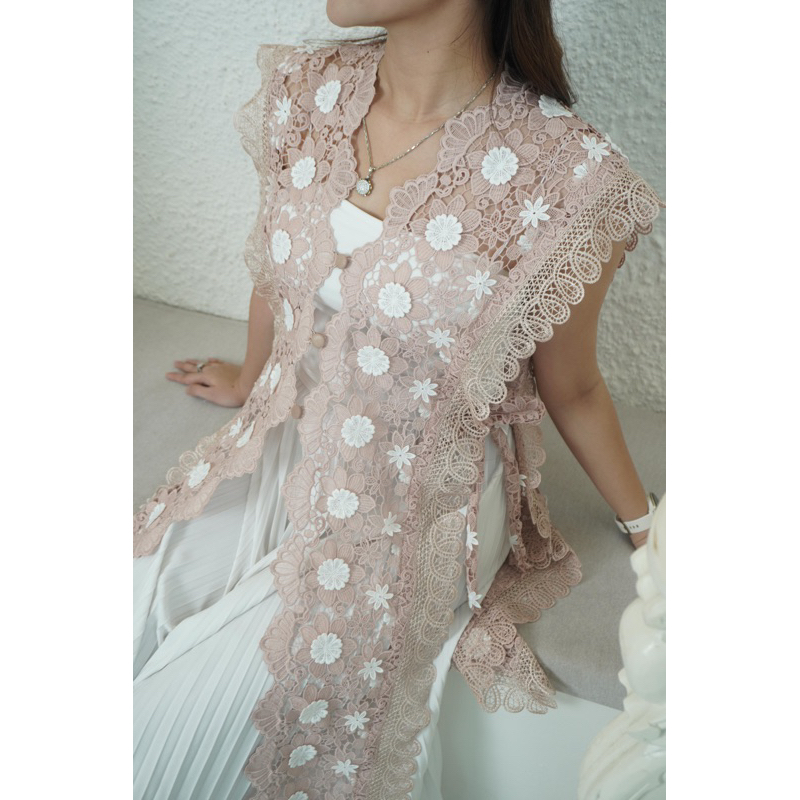 Geela Calla Vest